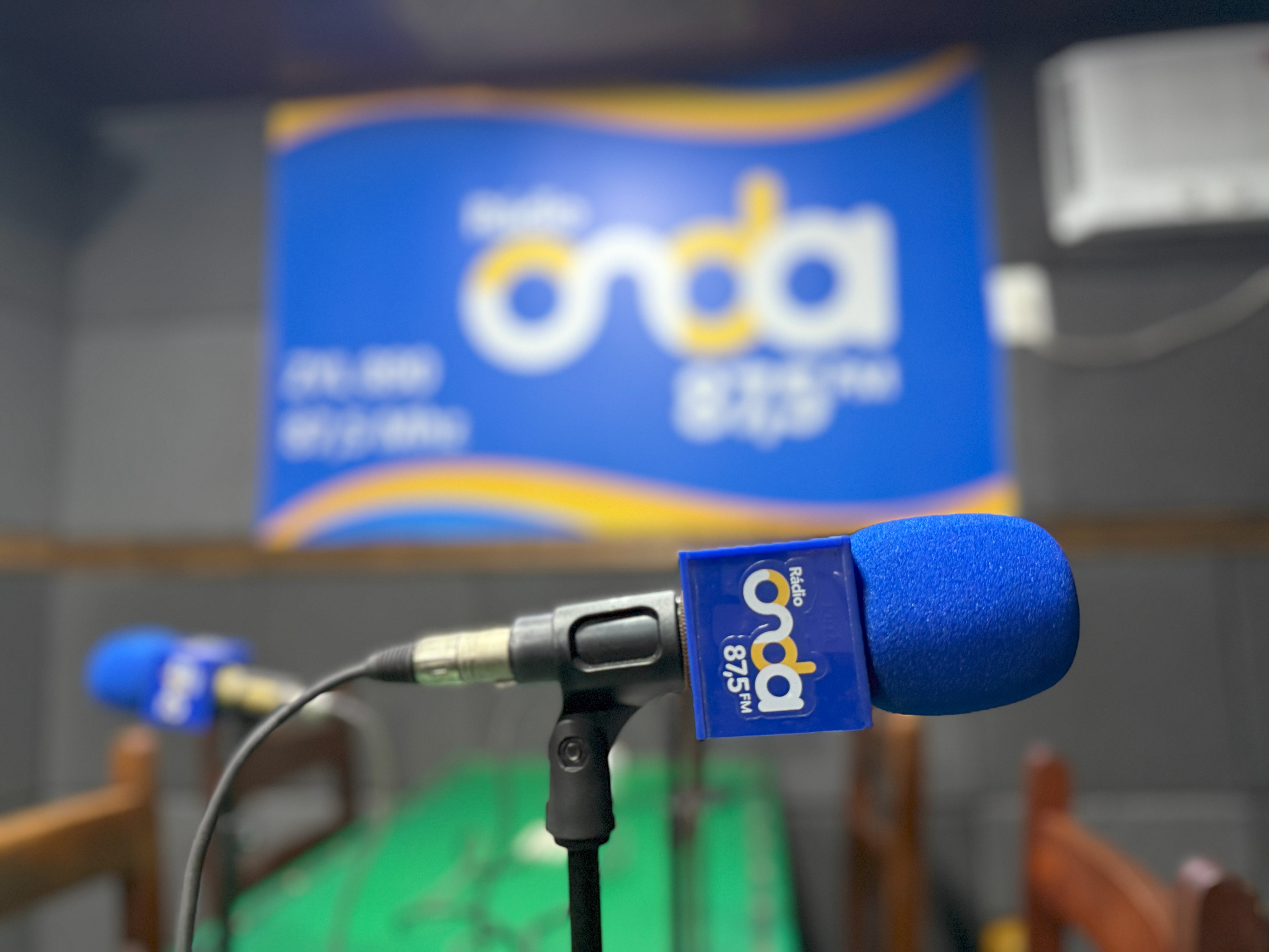 Fachada ou logo da Rádio Nova Onda FM.